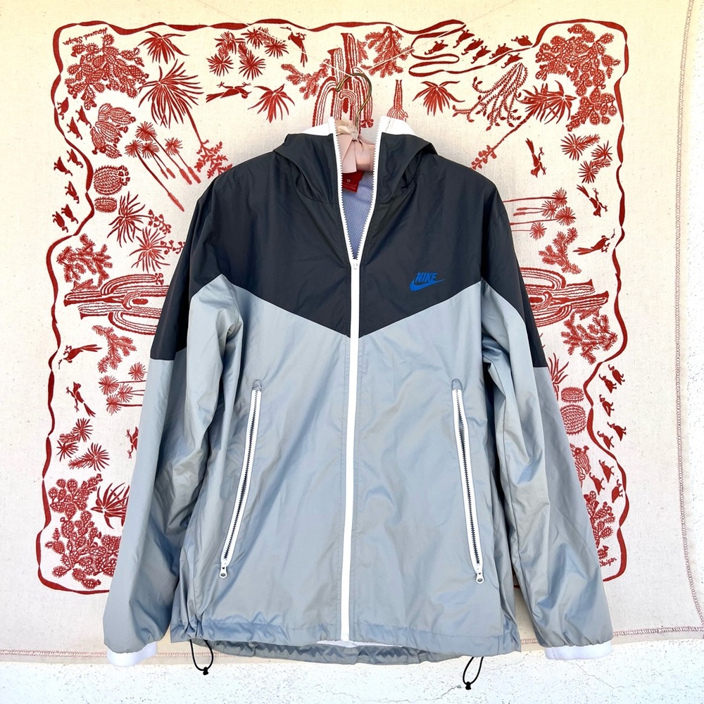 Men’s Nike Zip-Up Windbreaker, Size Med